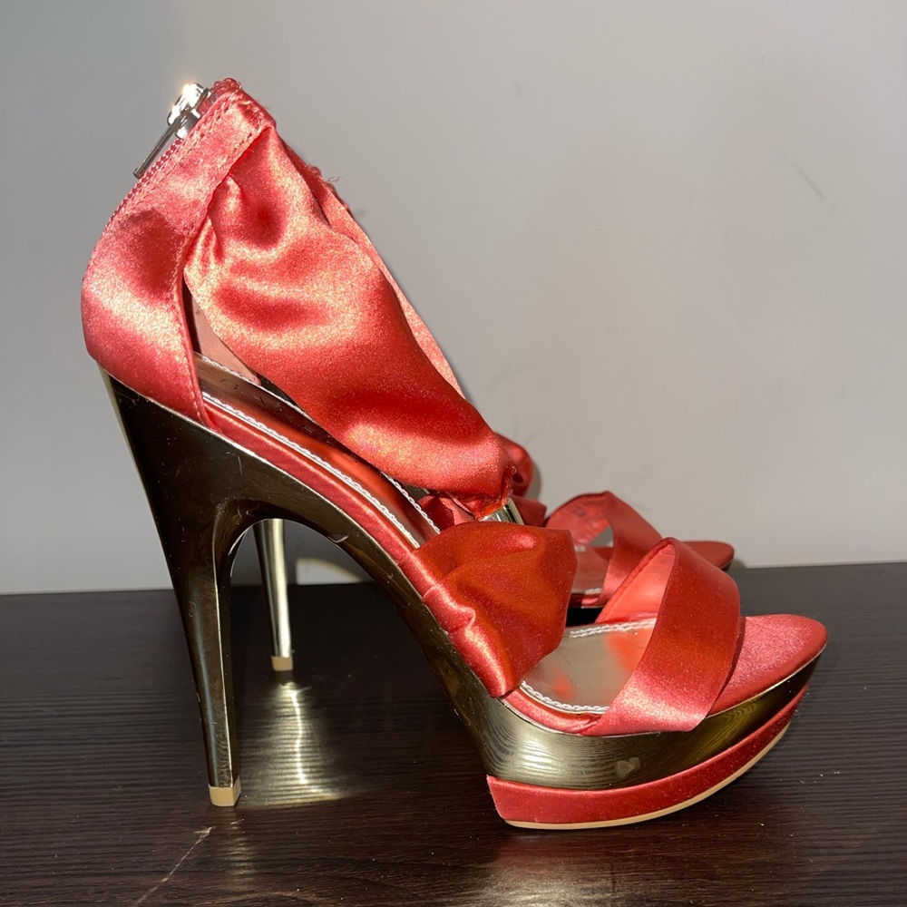 Baker’s Satin & Gold Heels Size 8M - Picture 2 of 7